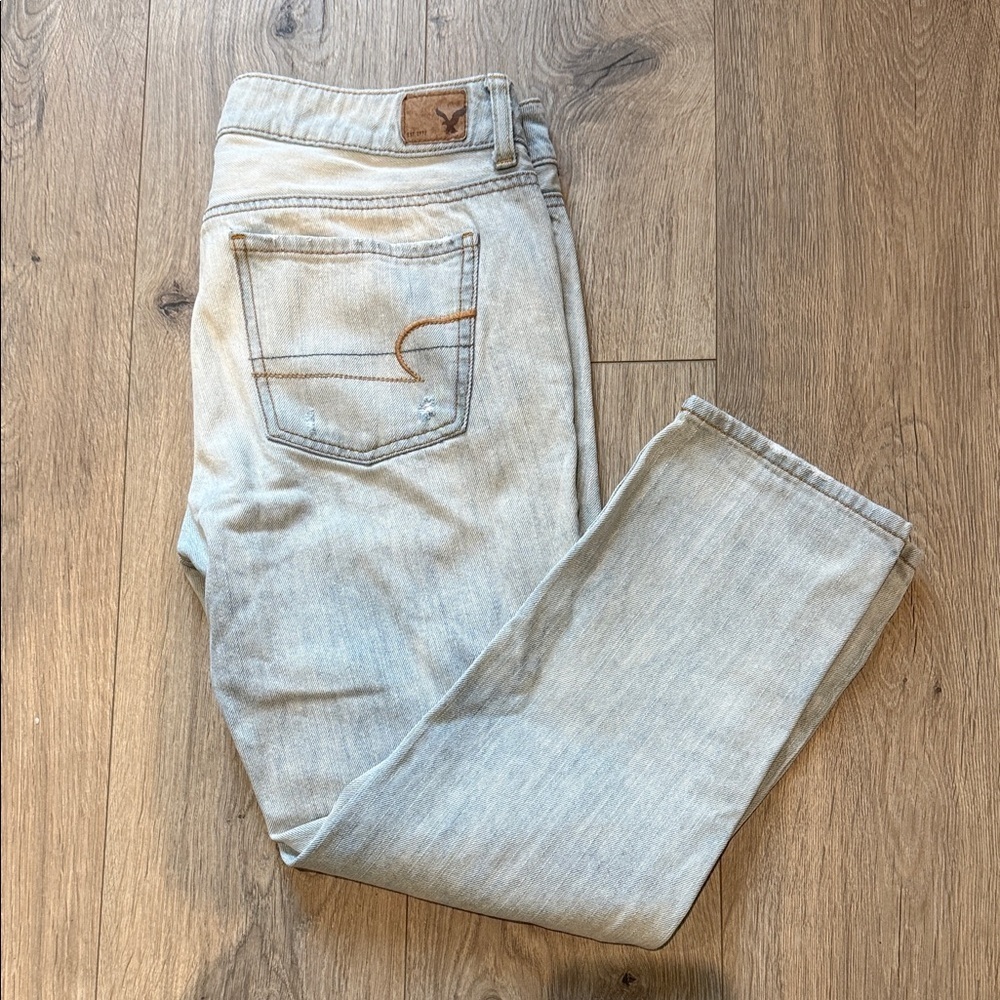 AMERICAN EAGLE Boy Crop Button-Fly Light-Wash Distressed Jeans Size 4 - Picture 3 of 12